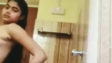Indian nude girl records her bathing MMS for her BF