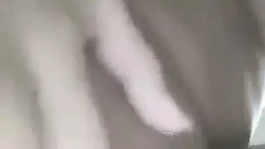 Horny Dhaka babe shows her nude body in the MMS