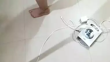 Maa Bra Or Panty Me Ghar Ki Safai Karti Hui Bete Ke Samne. Big Ass In Red Panty