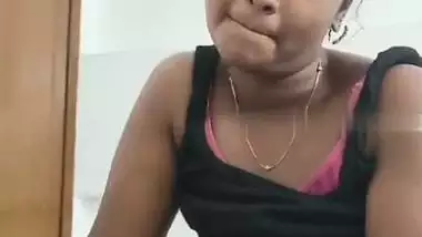 Dark skinned mallu girl gives handjob to boyfriend