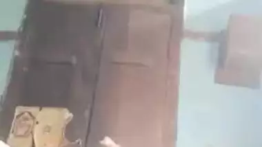 Desi girl is stressed out and she relaxes in fingering porn video