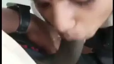 Marathi college girl gives a desi blowjob to her lover
