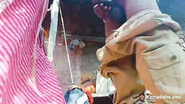 Bhabhi gets fuck behind her house in outdoor sex