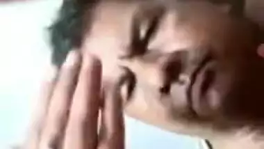 Today Exclusive-desi Mature Wife Boobs Showing Hubby To Friend On Video Call