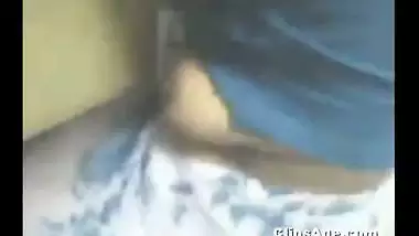 Tamil lady working as mobile shop staff getting boobs exposed