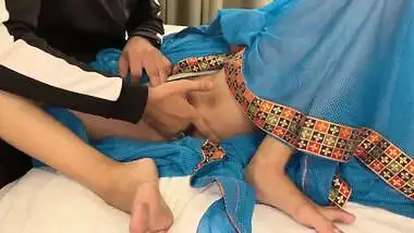 Guy fingers XXX peach of Desi mistress before they have quick fuck