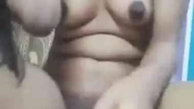 Desi model takes advantage of camera to disclose XXX body parts