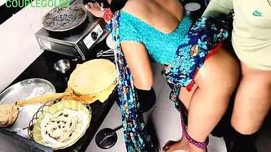 ( Kichen Sex )6) Mami Khana Khane Baithi Hai Jab Tak Chod Lete Hai