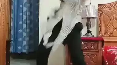 Chamet girl dancing and showing boobs on video call