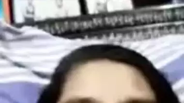 Bearded XXX buddy calls the married woman who shows him chest