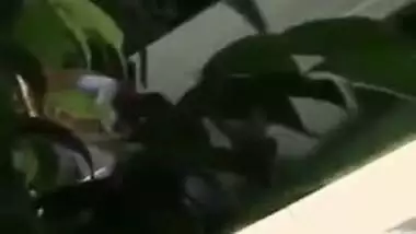 Outdoor Desi mms clip of teen in sari caught having sex with lover