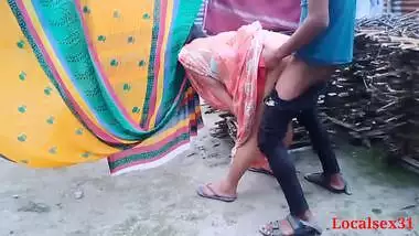 Outdoor Desi chick copulates with horny guy in outdoor XXX clip