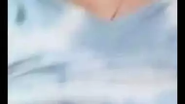 Girlfriend in glasses stands nude in bathroom viral xxx