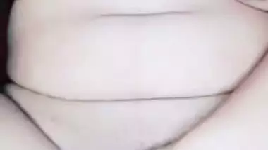 Hot girl opening shirt and sitting nude for fingering