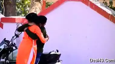 Guy thinks he is better than any porn actor so he will fuck Desi woman