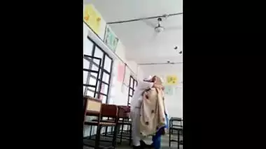 Indian porn video of a hot college girl satisfying her white boyfriend