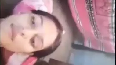 Pretty Desi college girl exposes her tits and shaved cunt on XXX cam