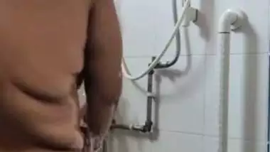 BBW Indian MILF taking nude bath video shared online