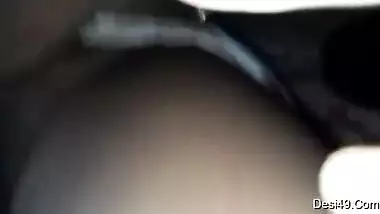 Desi aunty is perfect pulling sari up so man wants to make sex video