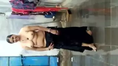 Indian boy satisfies sex dreams by spying on woman with naked XXX tits