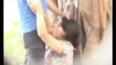 Teen caught giving outdoor blowjob to lover in amazing Desi mms clip