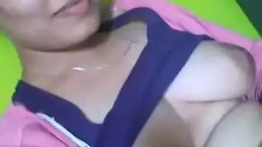 Chesty Desi girl with big XXX nipples has nice solo sex in her room