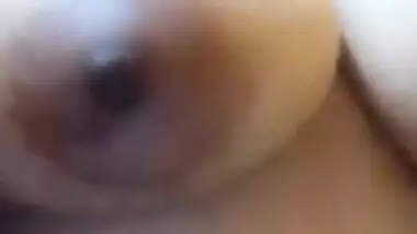 Desi Babe Showing Big Boobies