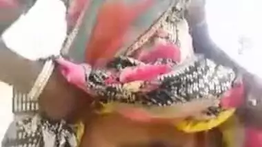 Married Indian couple goes outside to replenish XXX collection