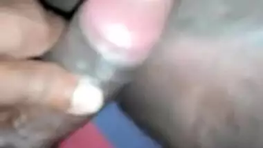 Close-up XXX video of Desi who has dick serving her pussy in MMS clip