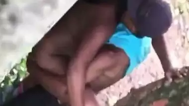 Village voyeur caught on mms video of Desi lovers caught fucking outdoor