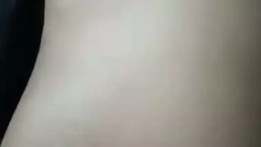 Chubby Bangla lady allows her cousin to press her boobs