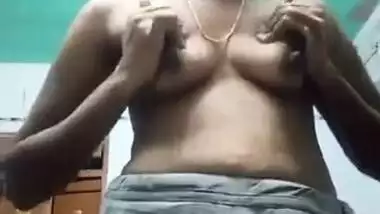 Desi loves XXX striptease and performs it for her sex viewers at home