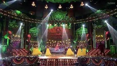 Etv Anchor Varshini Supet Hot Jiggling Fleshy Navel & Boobs Shaking Item Dance