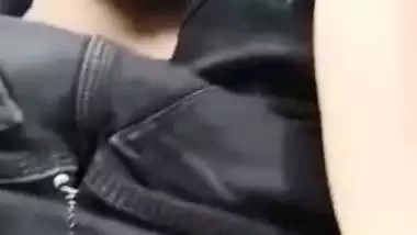 Desi lady in car shows naked body in viral outdoor sex