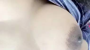 An 18 yr old hot girl shows her naked body in Pakistani sex