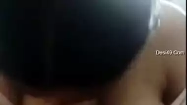 Quarantine doesn't let Desi woman meet porn buddy and she films solo video