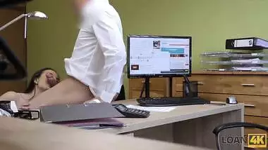 LOAN4K Il sesso è ciò che fa la ragazza in cambio di un prestito bancario