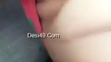 Desi wife boobs press in car