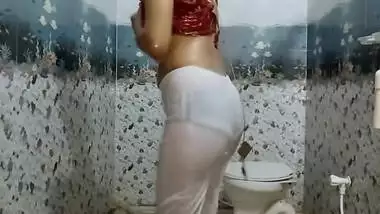 Indian Mom Bathing In Open White Legis Make Me Feel Better - Hot Mother And Hot Mommy