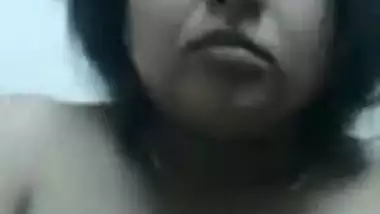 Tamil Slut Bhabhi Masturebating in Bathroom
