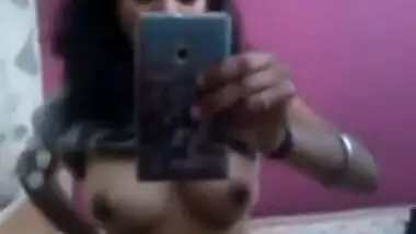 Pretty Desi gal stays naked in front of mirror and films her XXX body